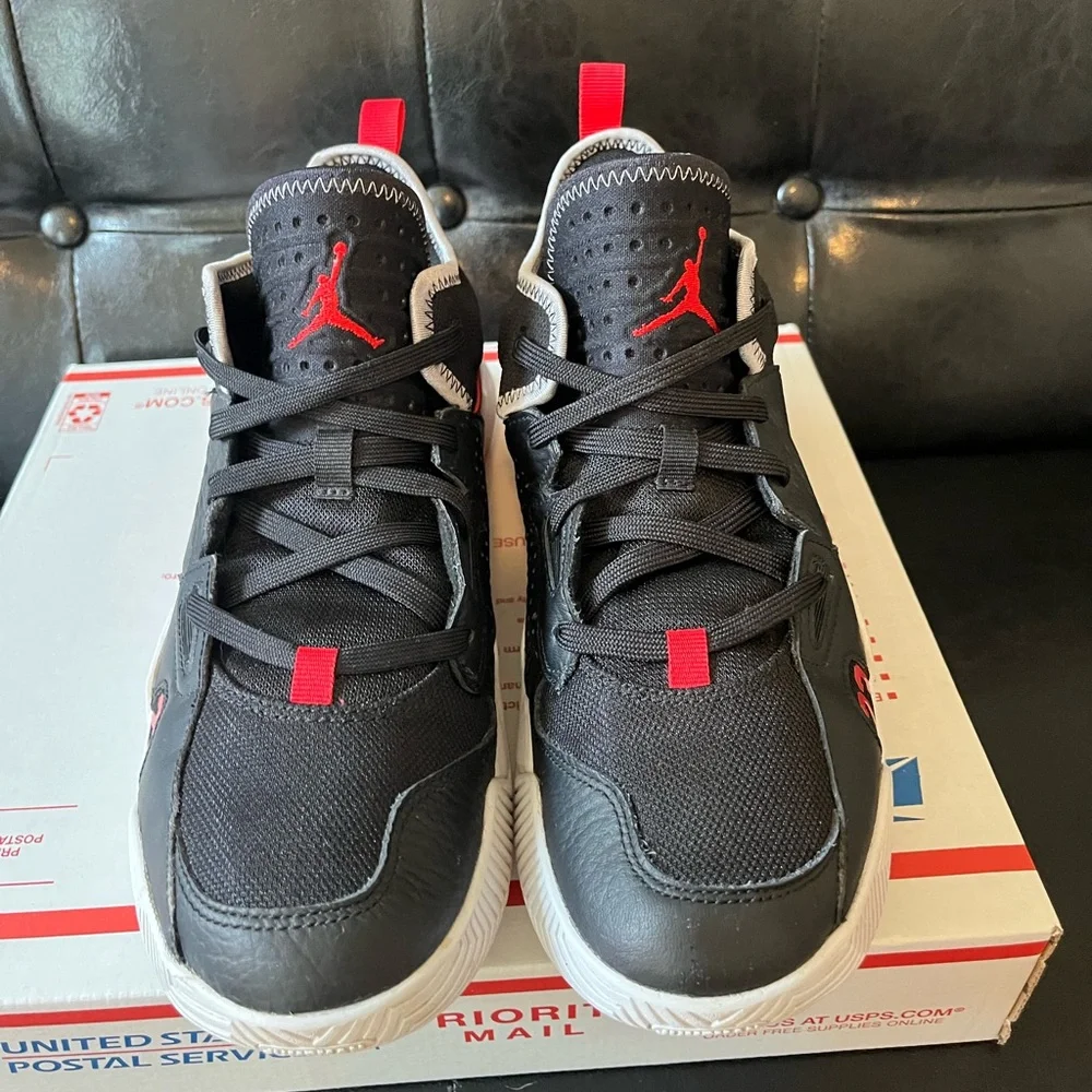 Jordan Stay Loyal 2 ‘Black‎ University Red’